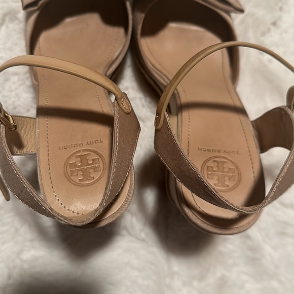 Tory Burch Tan Wedge Sandal, size 10 - Picture 5 of 6